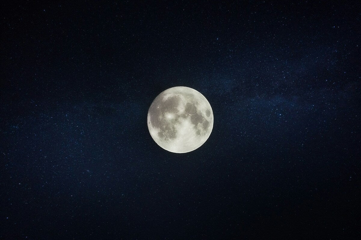 full moon on a dark night