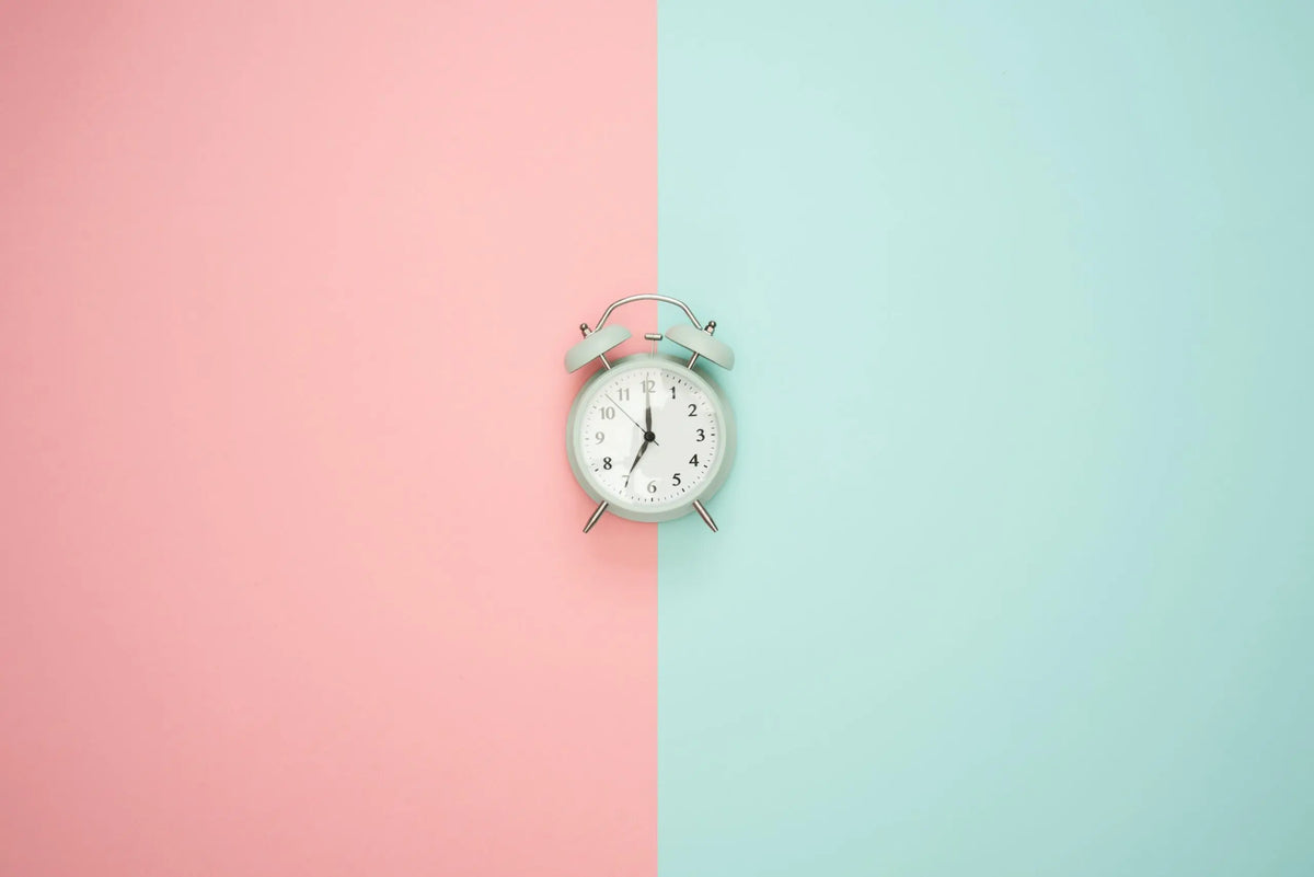 Turning-Back-the-Clocks-Tips-for-a-Smooth-Transition Myza
