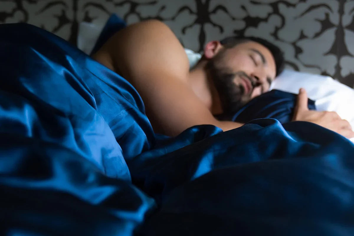 Man sleeping in Midnight Blue with Brilliant White Silk Duvet Set