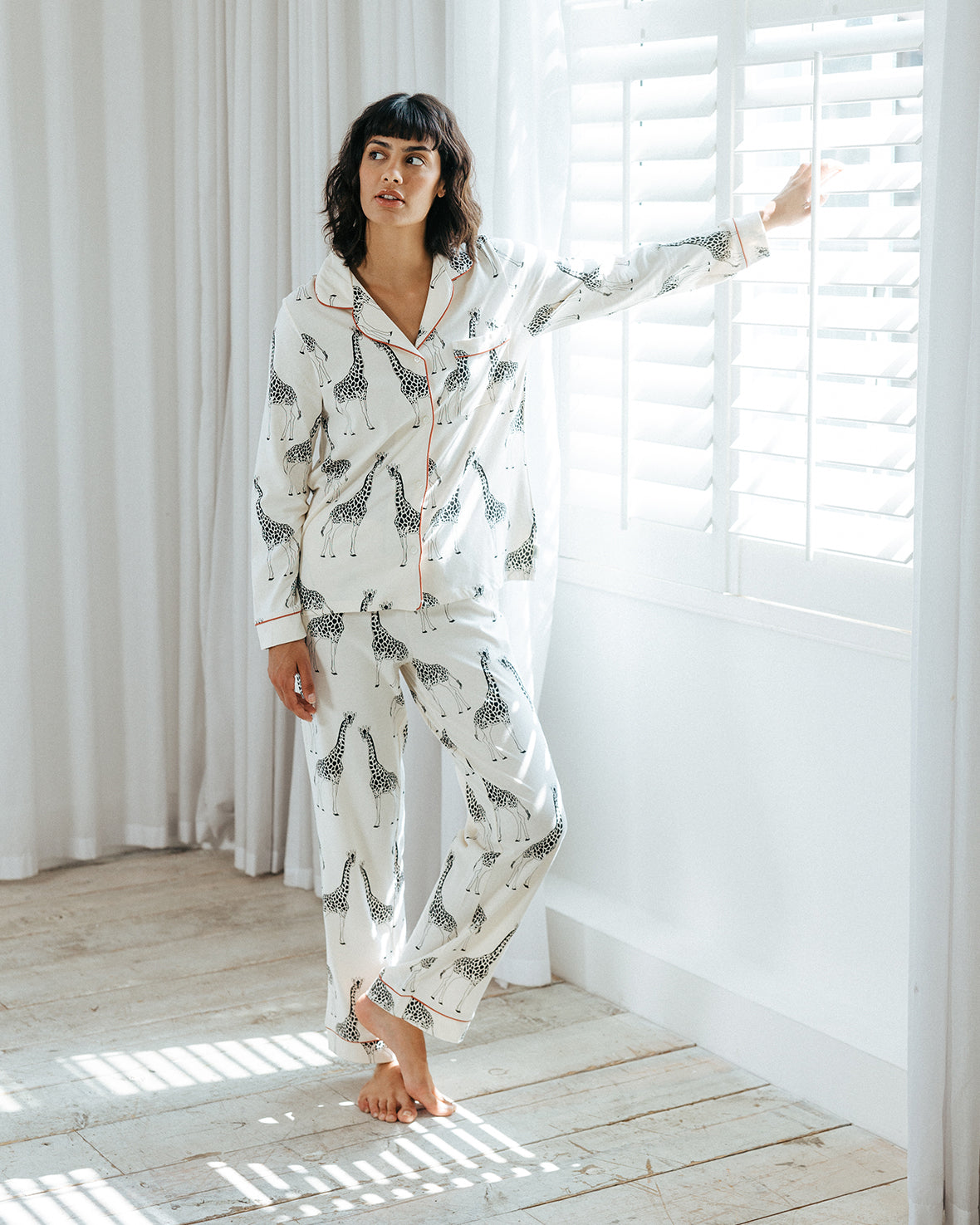 Organic Cotton Giraffe Print Long Pyjama Set - Cream Chelsea Peers
