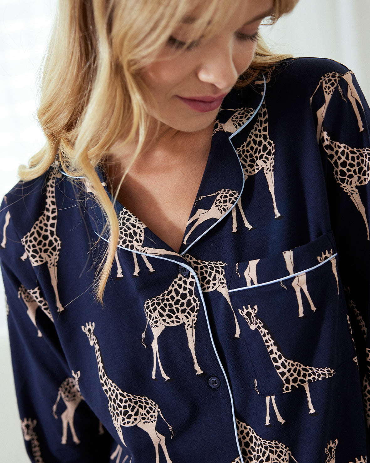 Petite Organic Cotton Giraffe Print Long Pyjama Set - Navy Chelsea Peers