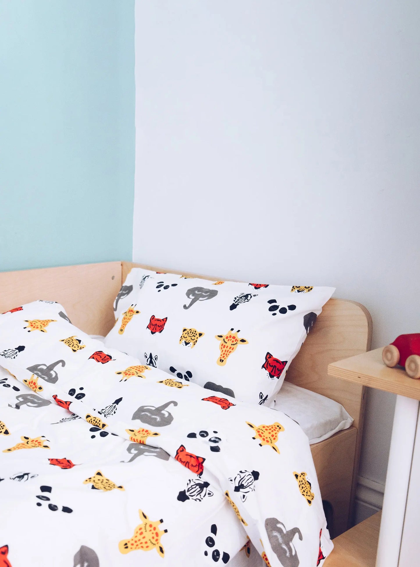 Sleepy Safari Heads Toddler Cot Bed Duvet Set Lulu and Nat