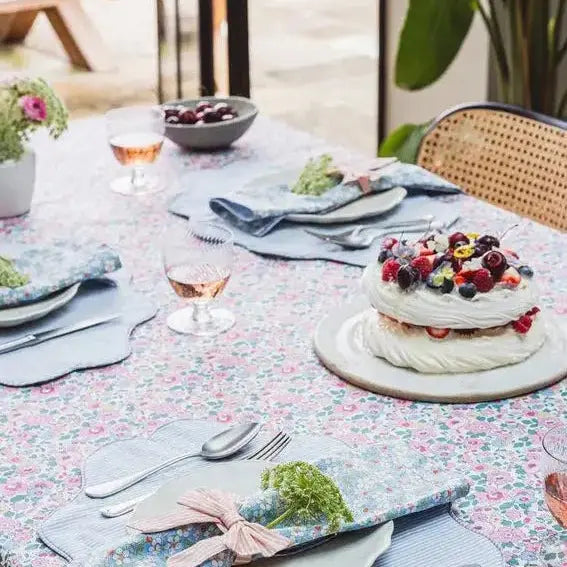 Tablecloths and runners