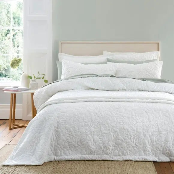 White Bedspread Myza