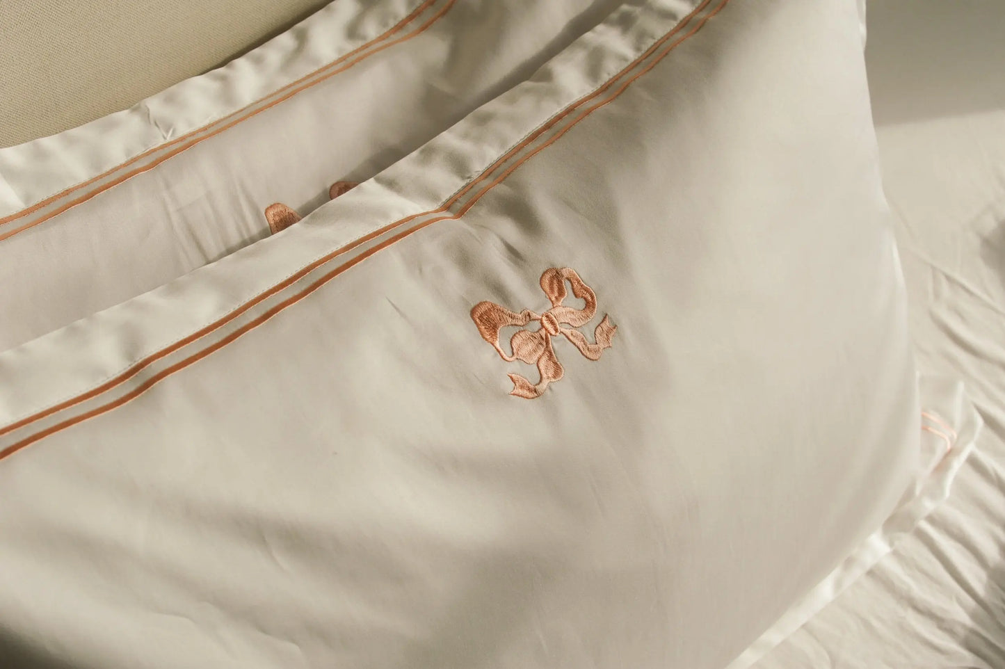 Arabella Bow Oxford Pillowcase Pair Sukun: Luxurious bedding and homeware.
