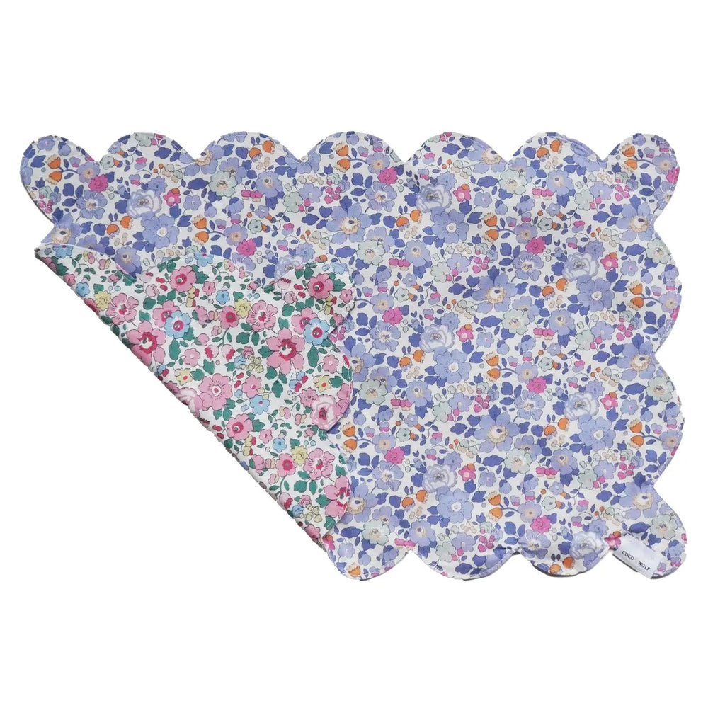 BETSY Liberty Reversible Scalloped Placemat Coco & Wolf