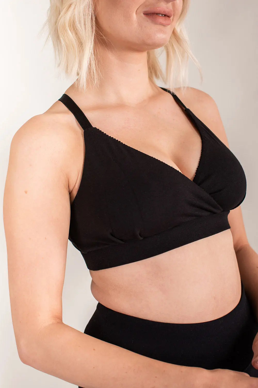 Breastfeeding & Maternity Bra in Black Bshirt