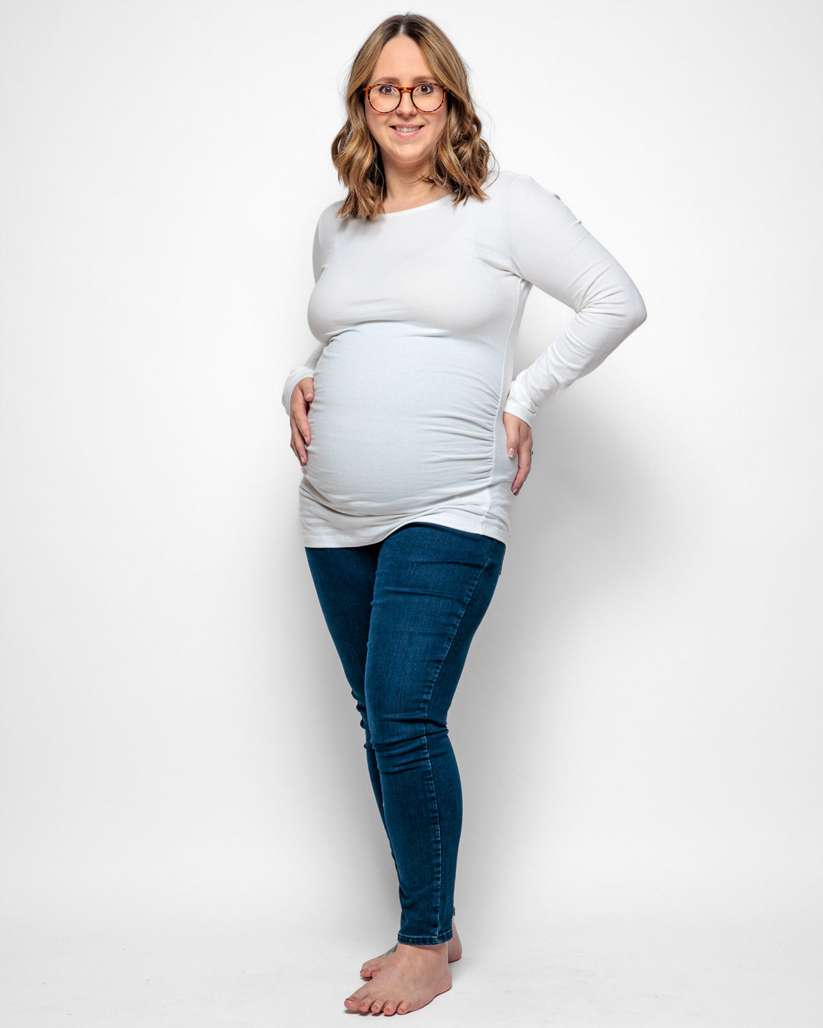 MATERNITY LONG SLEEVE TOP IN WHITE Bshirt