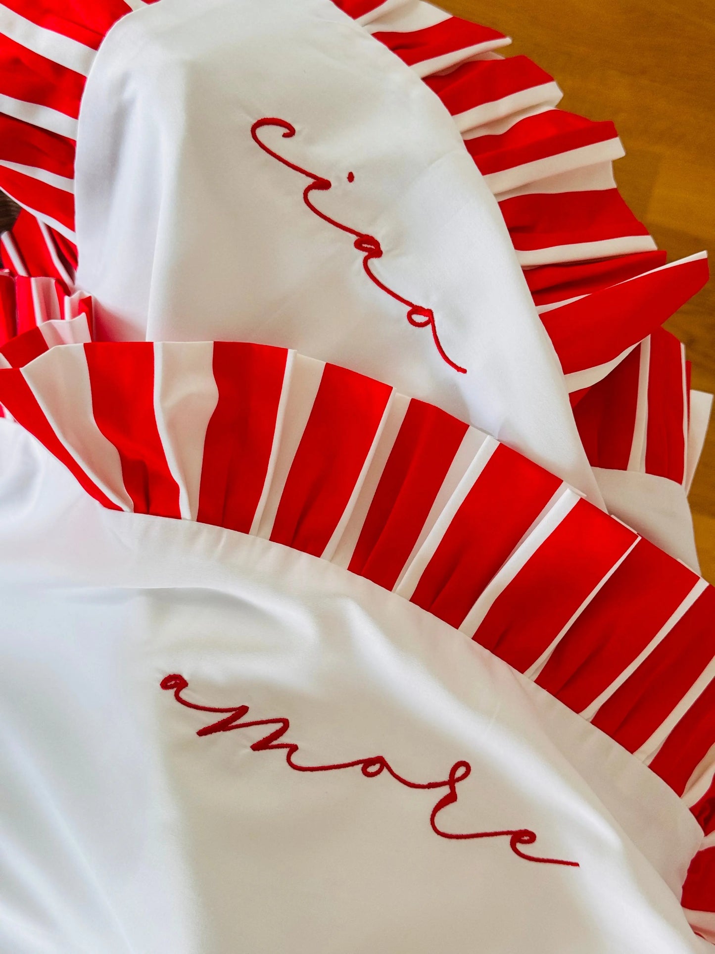 Candy Cane Bundle Sukun: Luxurious bedding and homeware.