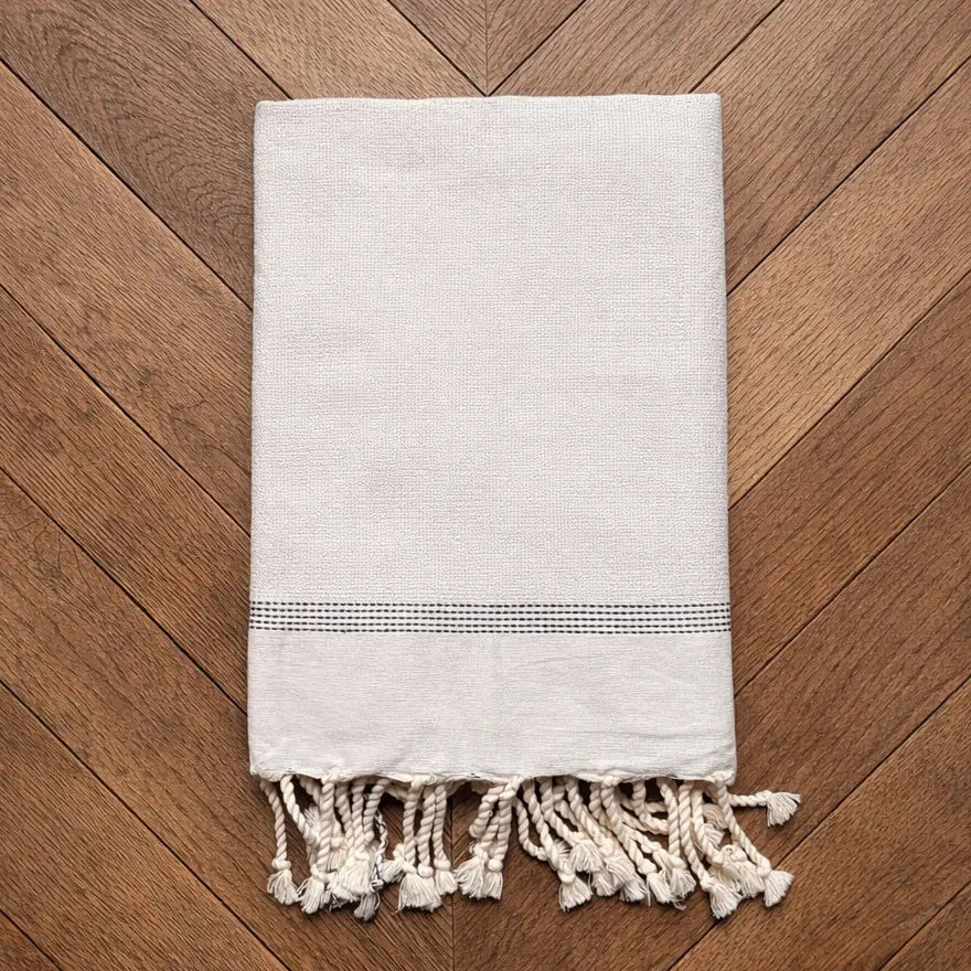 Cassis Linen Fringed Cotton Fouta Dormitory
