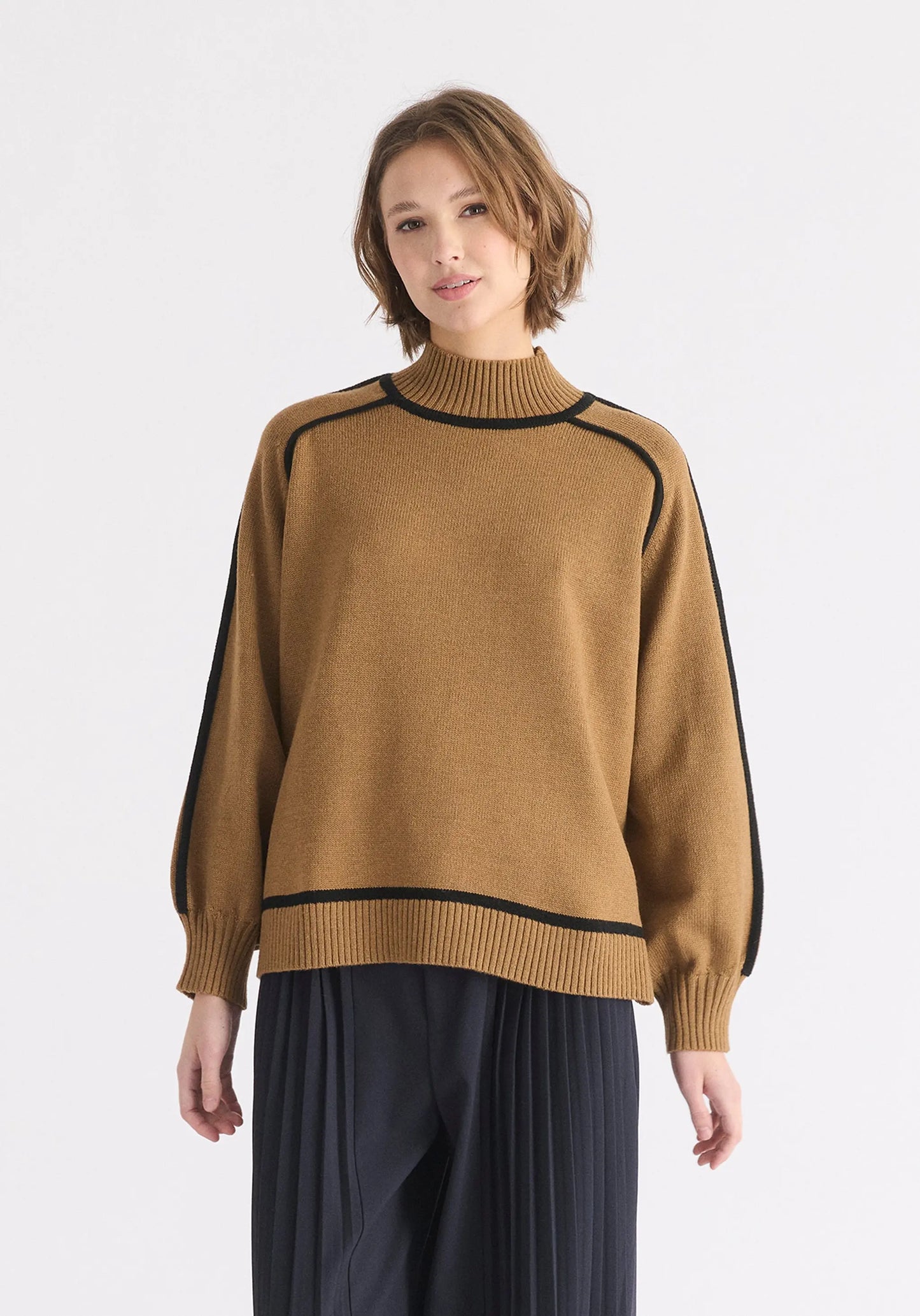 Contrast Stripe Piping Mock Neck Jumper Paisie
