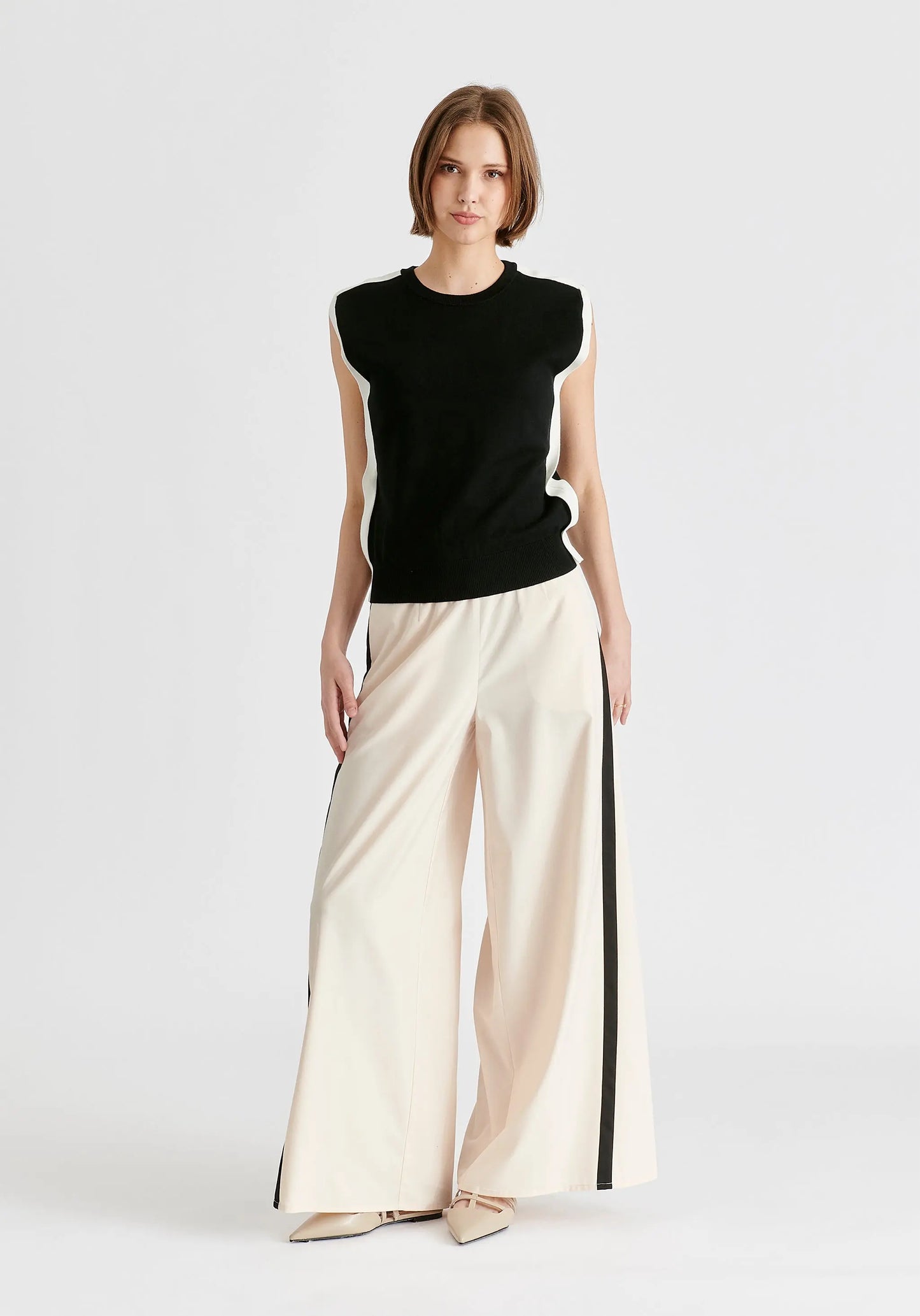 Contrast Trim Round Neck Knit Top Paisie