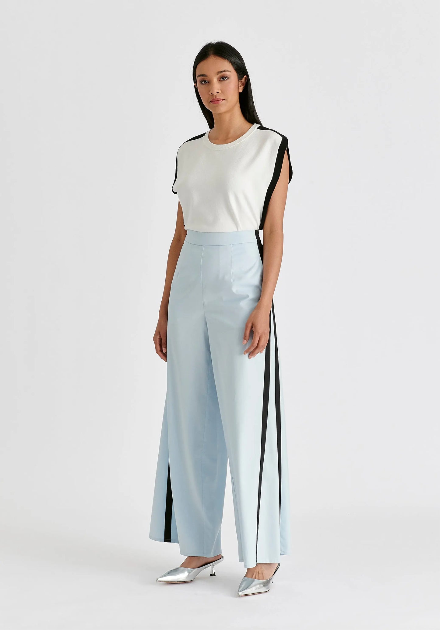 Contrast Trim Round Neck Knit Top Paisie