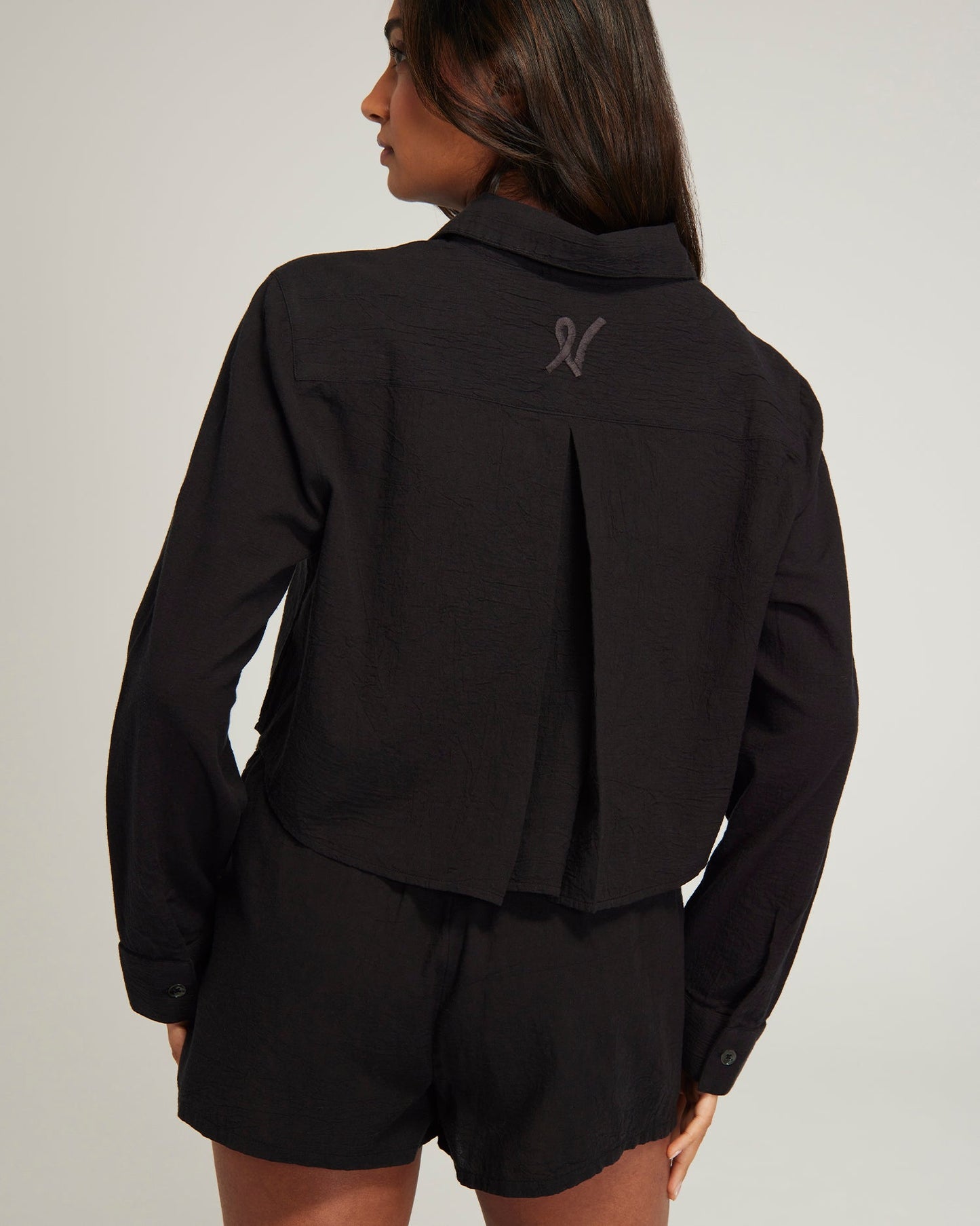 The Cropped Shirt - Black Nudea