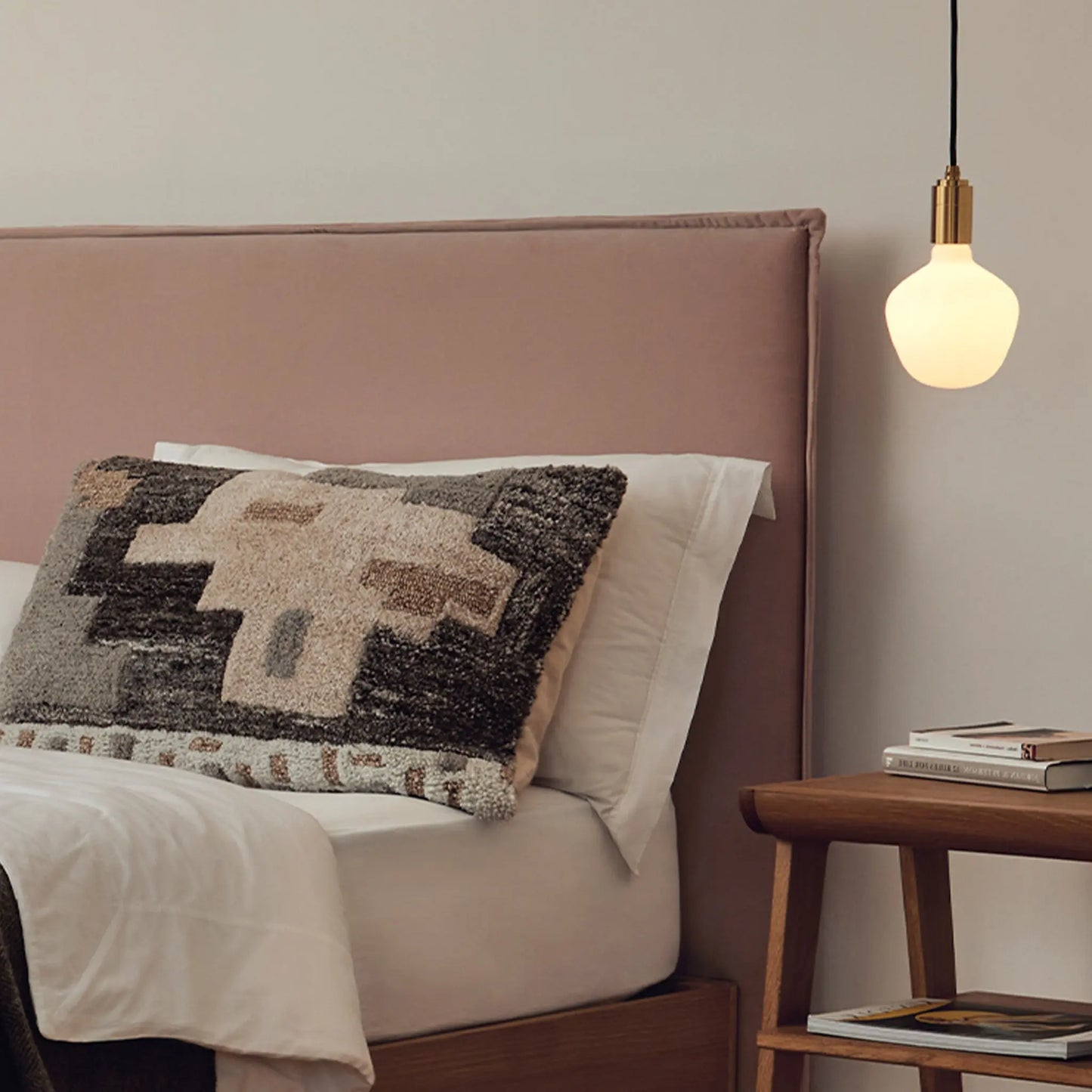 Enno Plug-In Pendant in Graphite Tala
