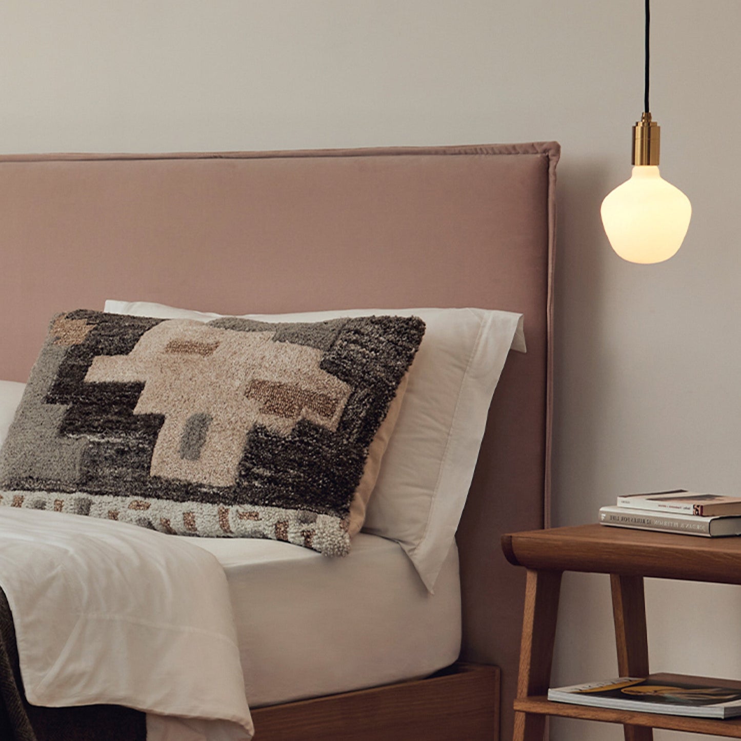 Enno Plug-In Pendant in Graphite Tala