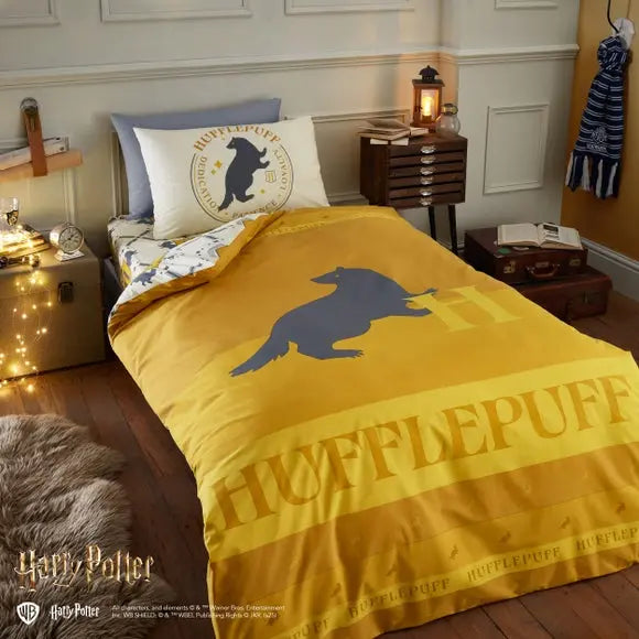 Harry Potter Hufflepuff Reversible Duvet Cover and Pillowcase Set Dunelm