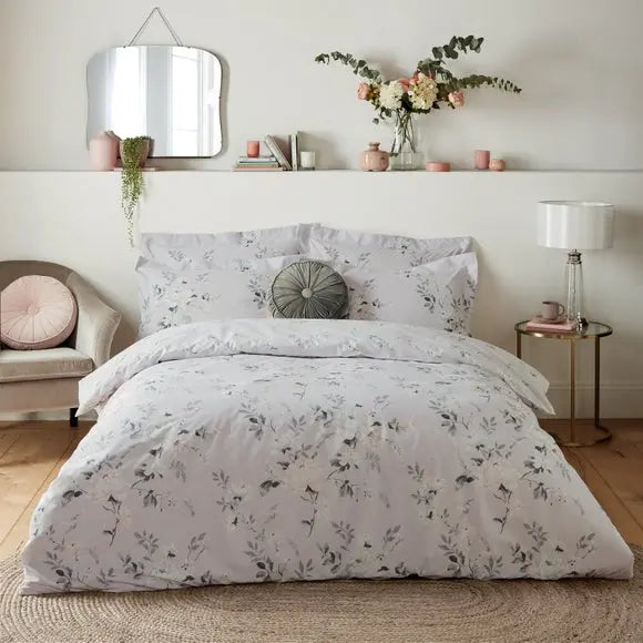 Holly Willoughby Emine Lilac Reversible Duvet Cover and Pillowcase Set Dunelm