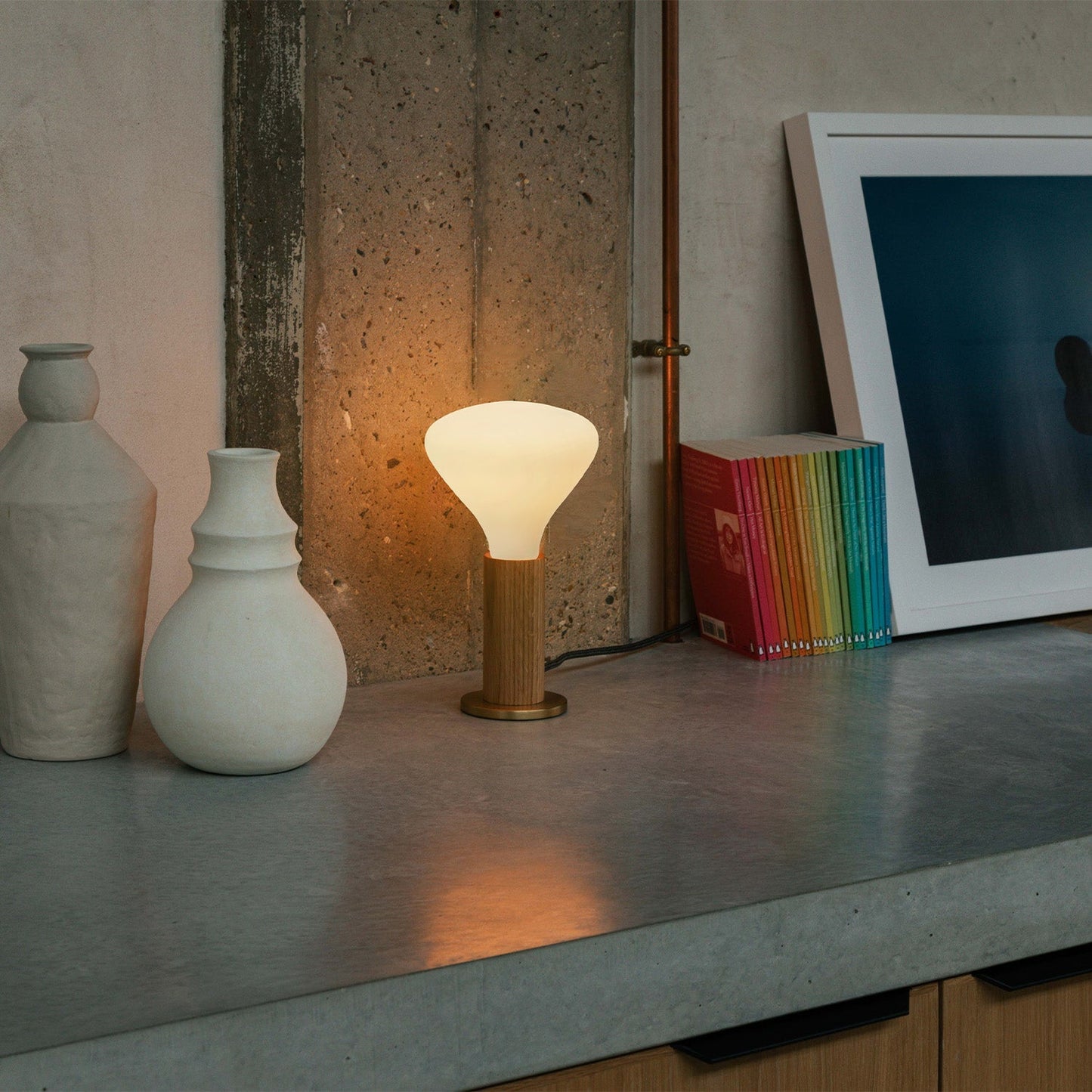 Knuckle Table Lamp in Oak + Noma Tala