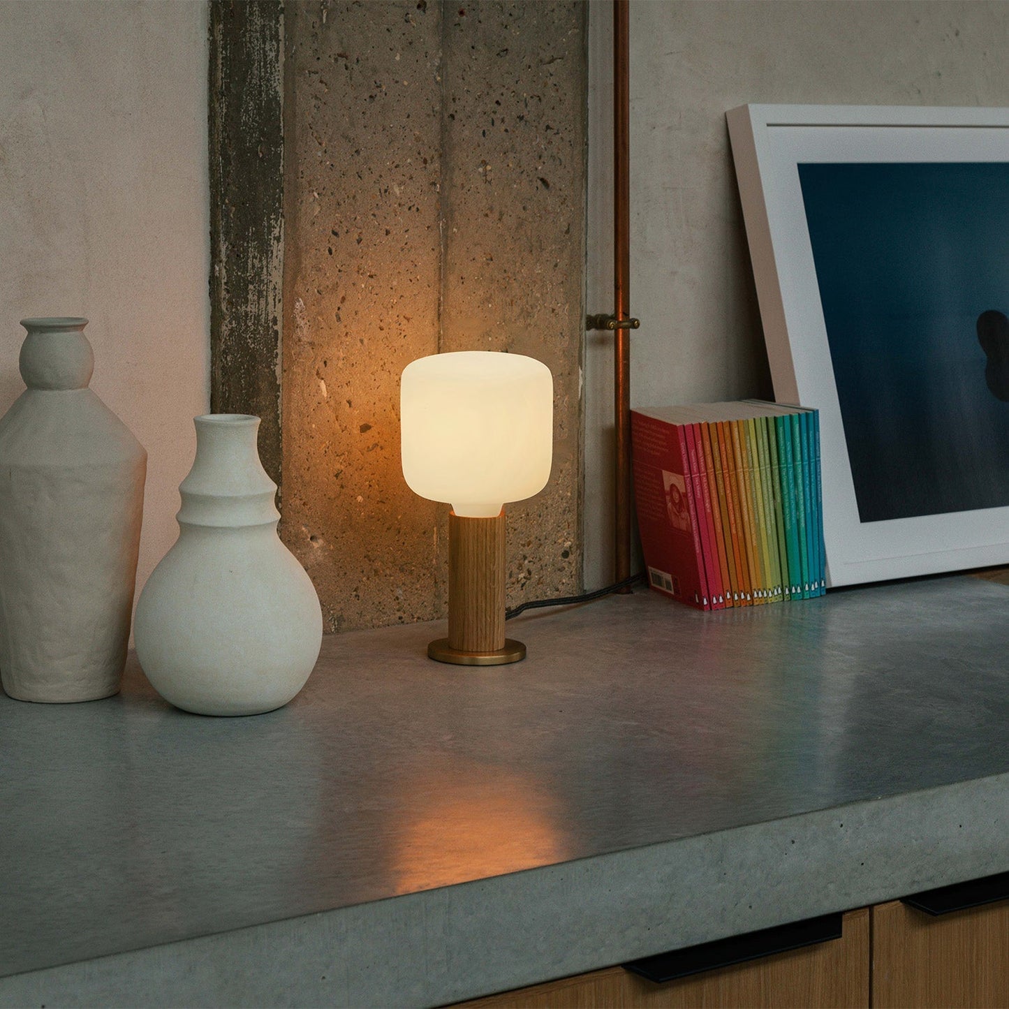 Knuckle Table Lamp in Oak + Oblo Tala