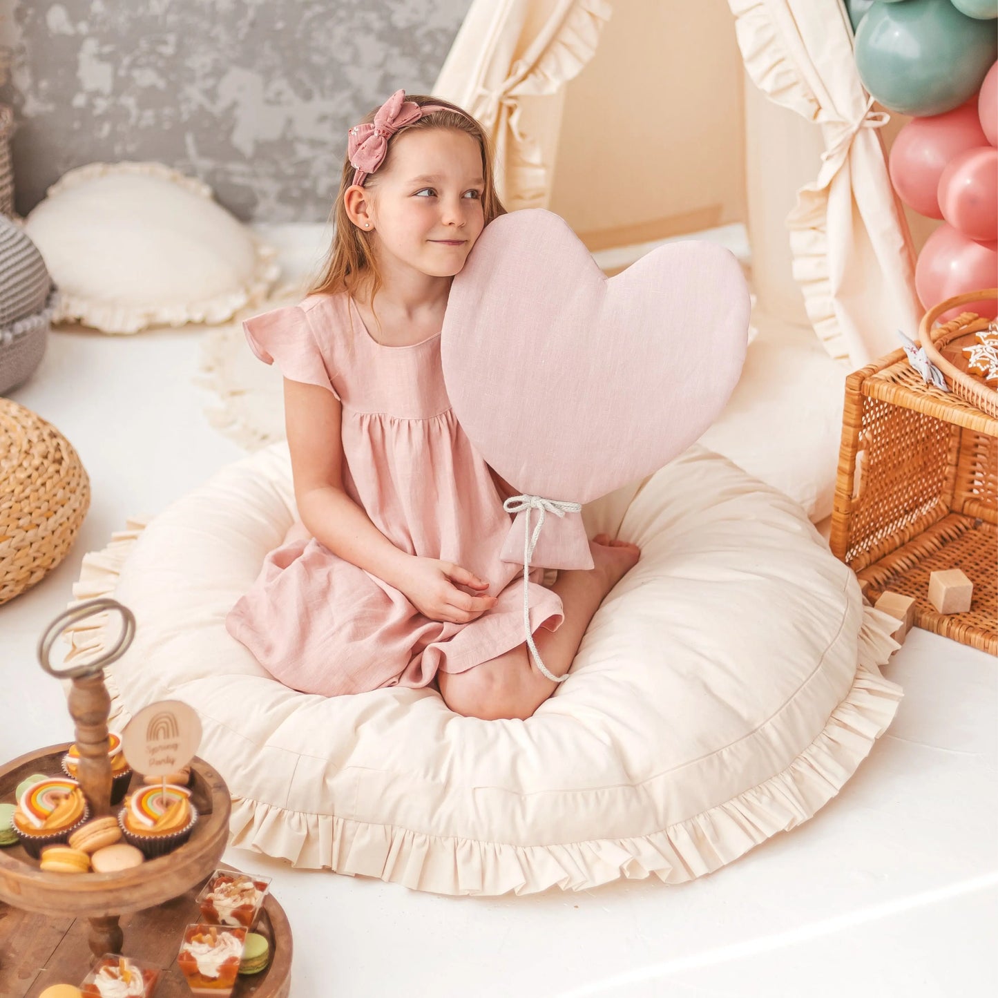 Large Floor Cushion with Ruffled Edges MINICAMP