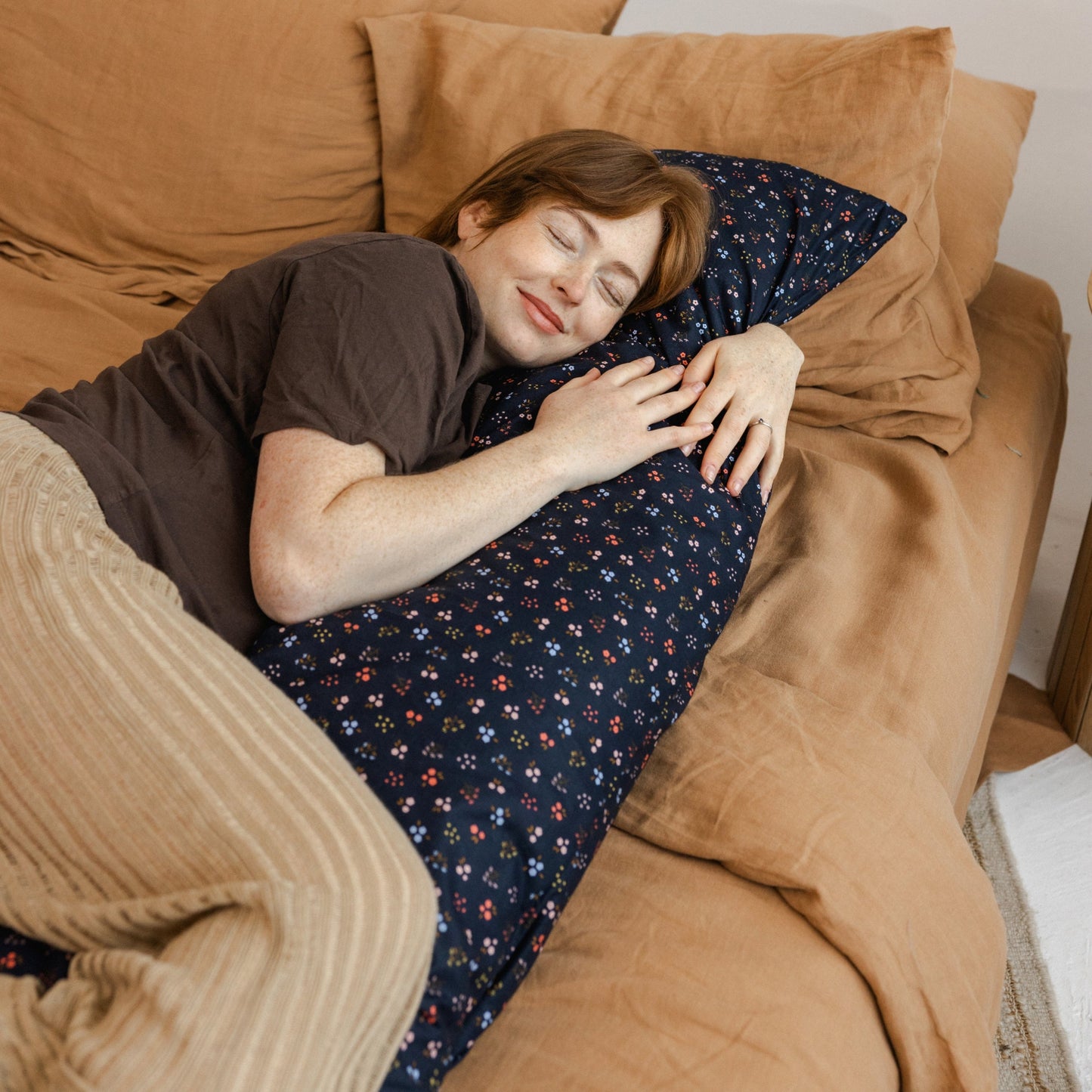 MINICAMP Long Maternity & Lumbar Support Pillow with Organic Cover in Navy Blue MINICAMP