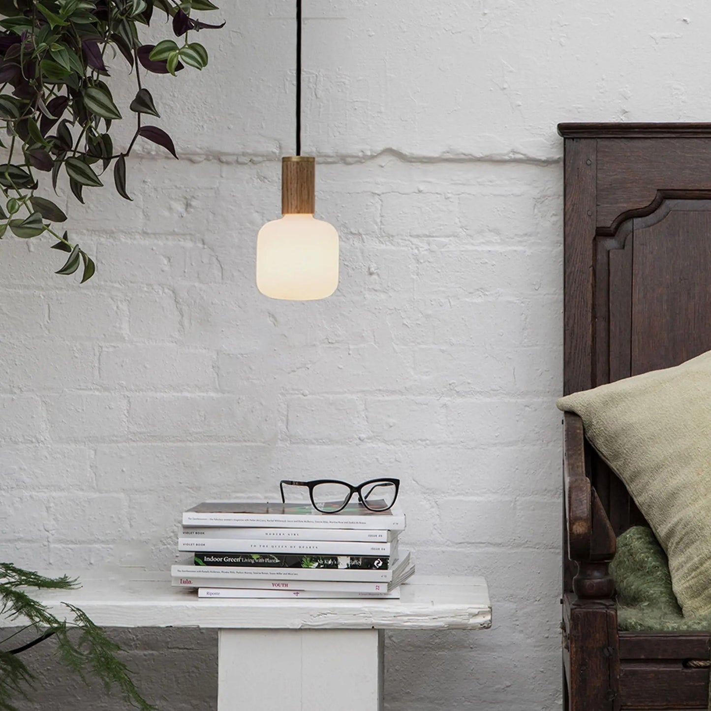 Oblo Pendant Light in Brass Tala