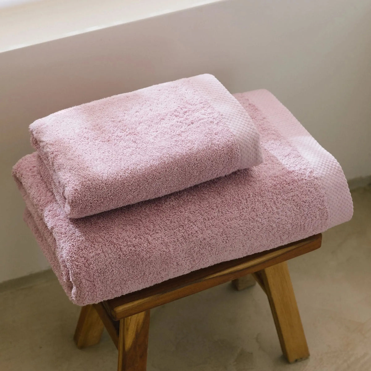 Old pink Luxus Bath Towels Torres Novas UK
