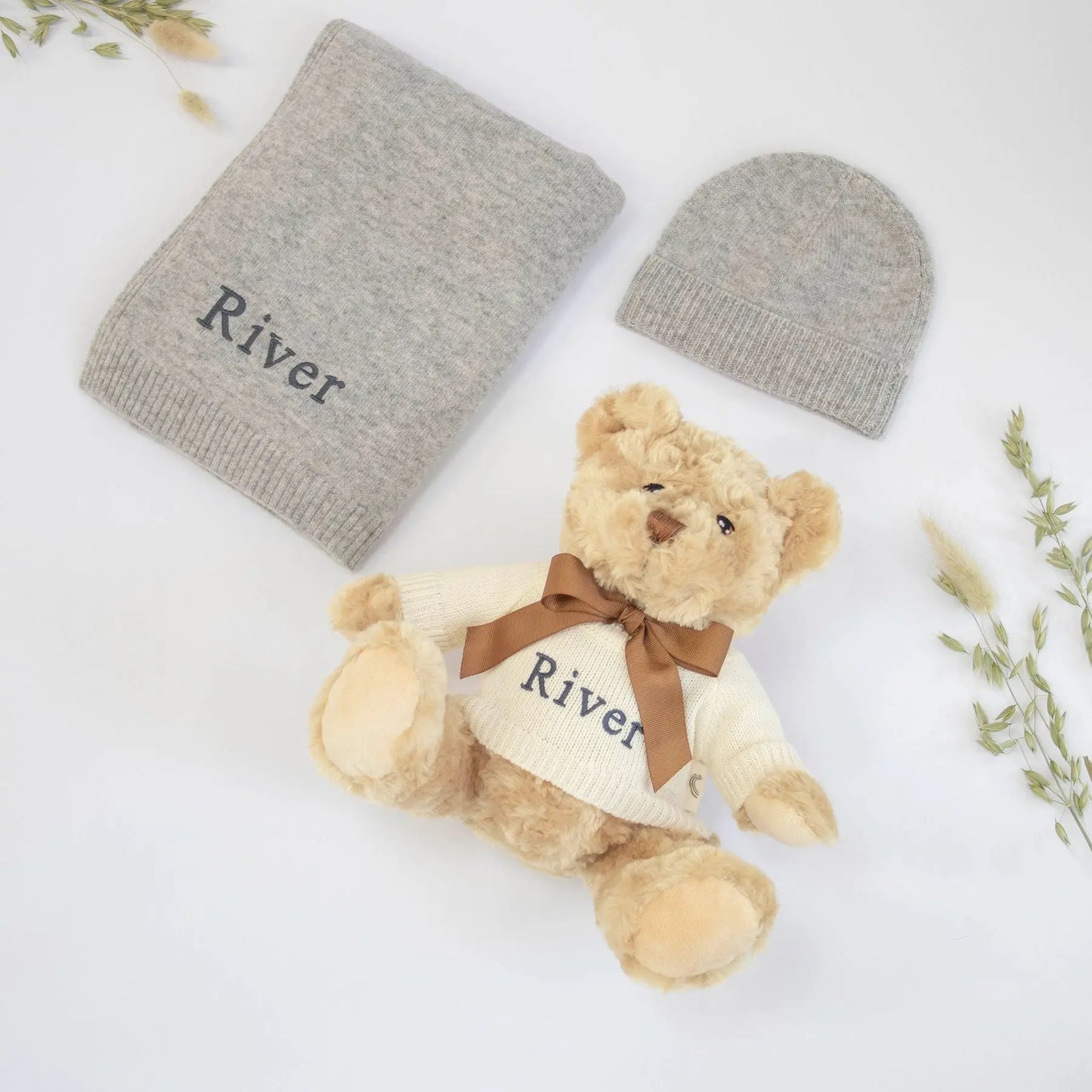 PLAIN CASHMERE SET WITH TEDDY The Baby Gifting Company
