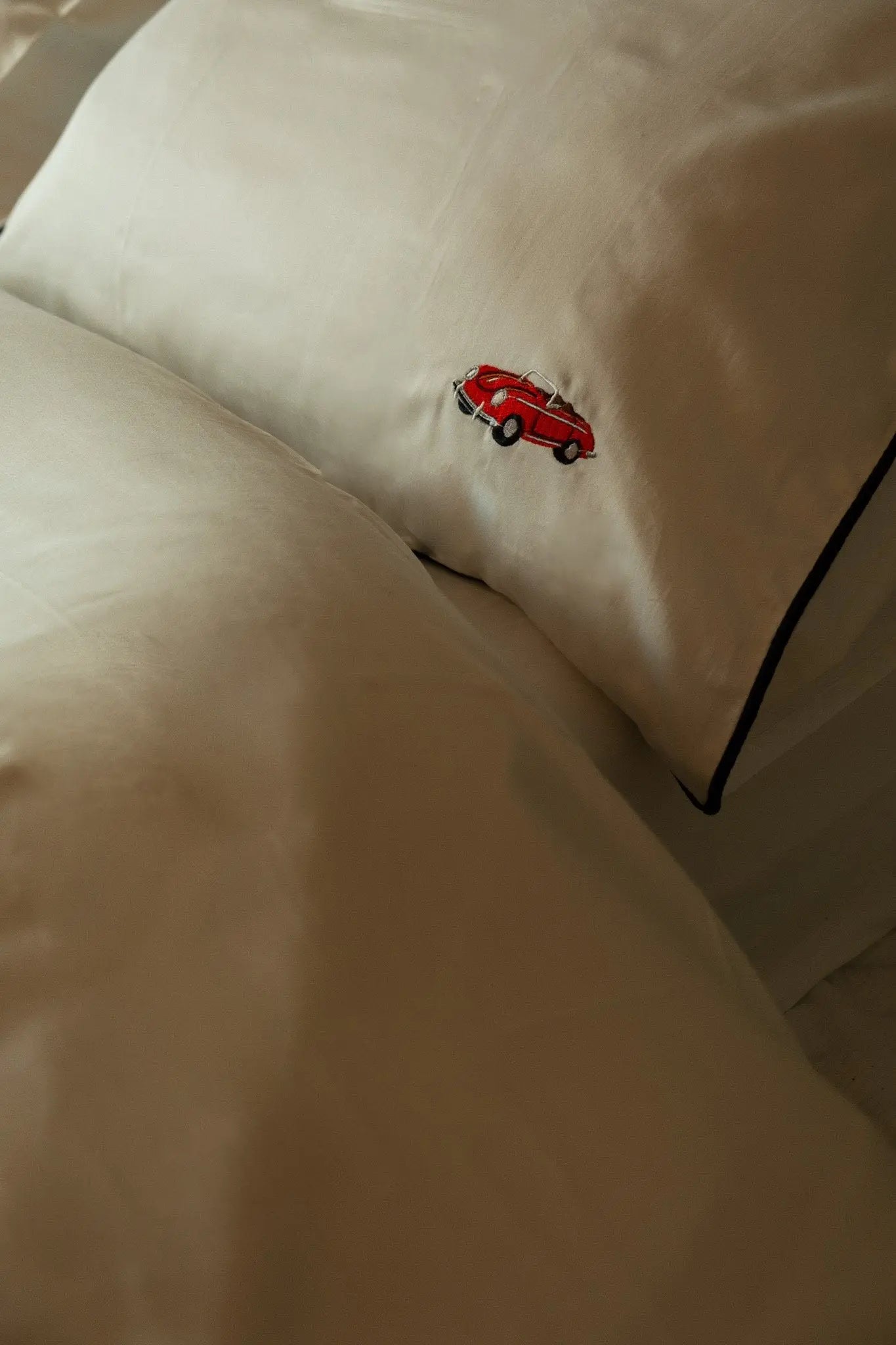 Positano pillowcase pair Sukun: Luxurious bedding and homeware.