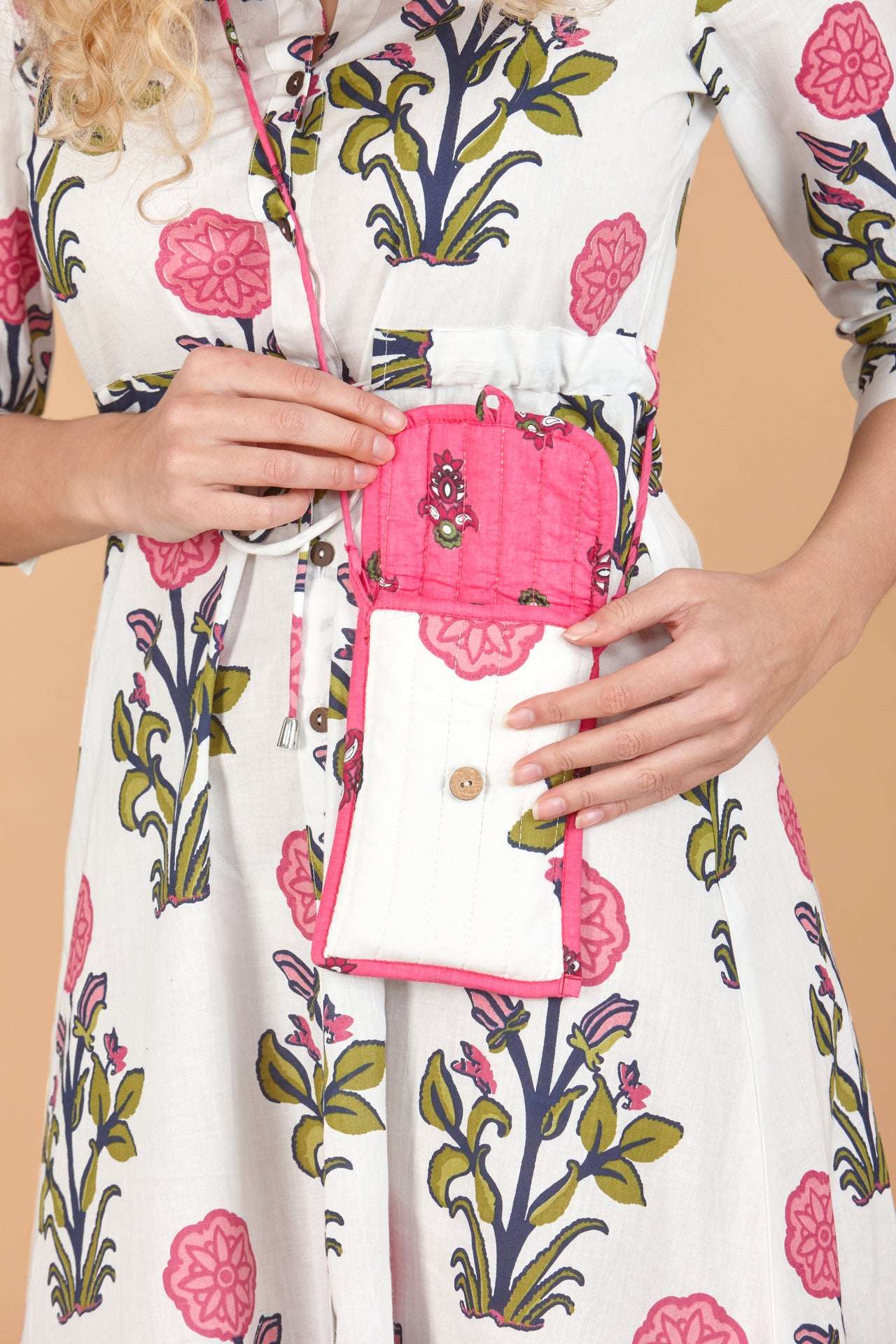 Rosette Bloom Crossbody Phone Bag inara