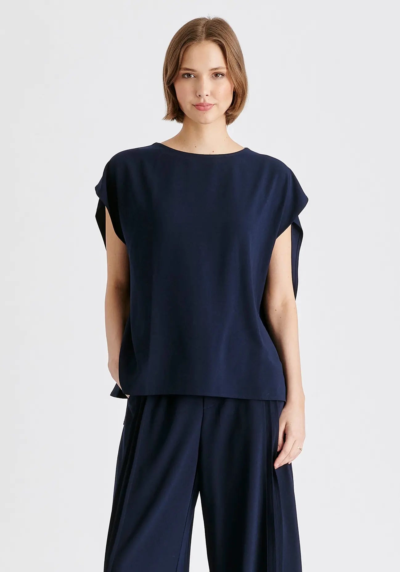 Round Neck Cape Top With Belt Paisie