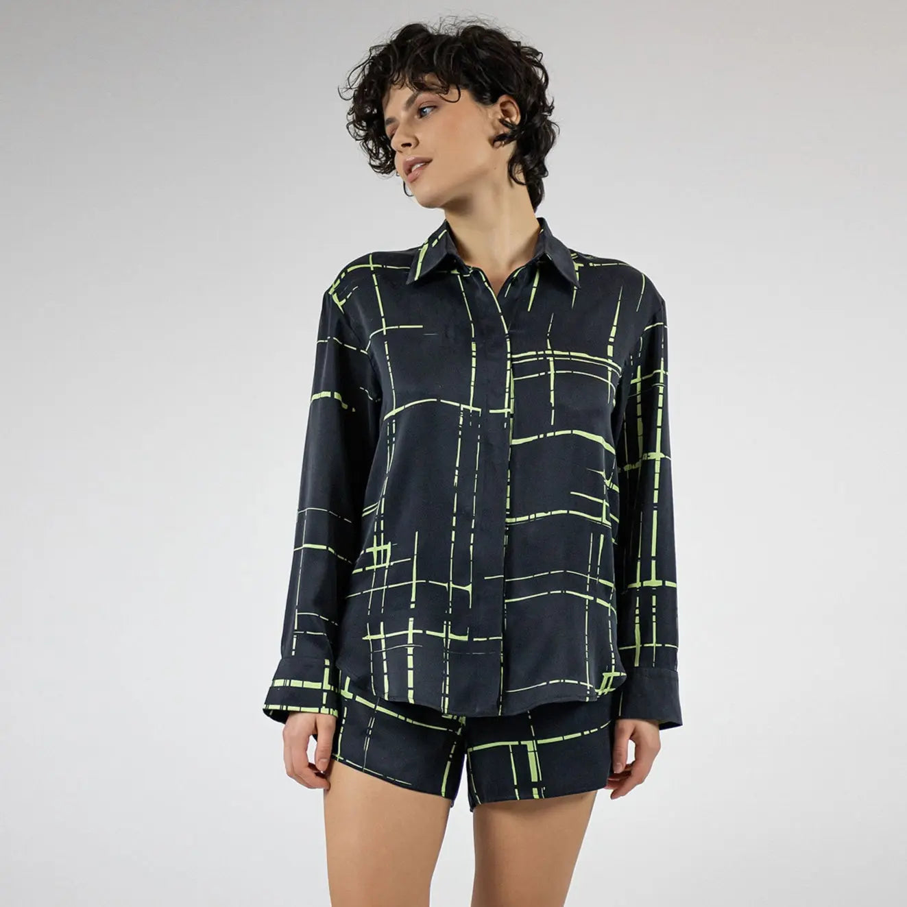 Silk Dreamscape Shorts Black Check NOKAYA