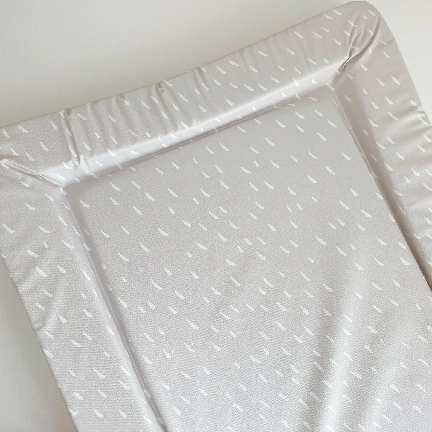 Standard Changing Mat - Greige Dash Neutral Print Bobbin and Bumble