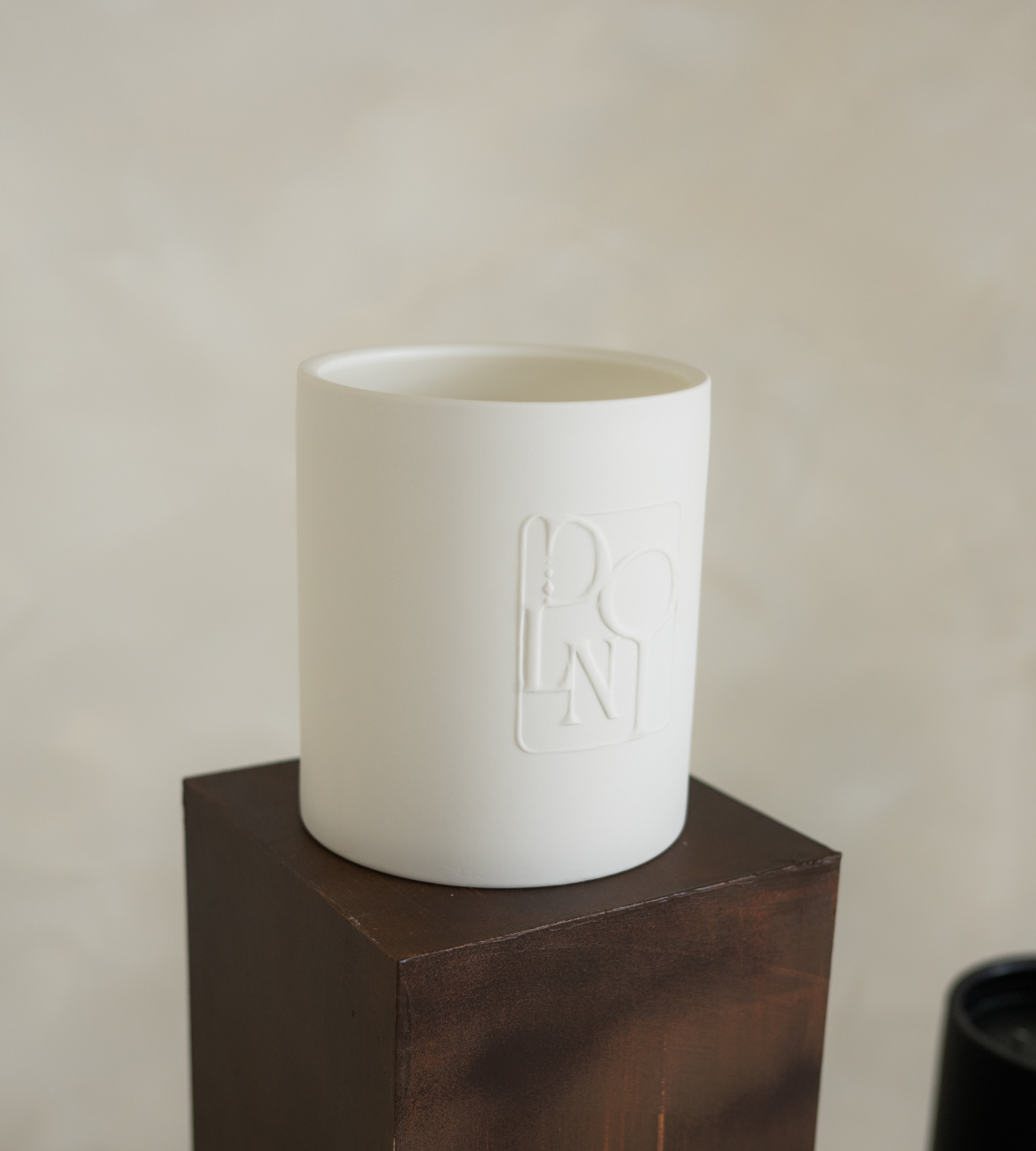 Dolni XL White Ceramic 2200g Amber & Patchouli Candle DOLNI