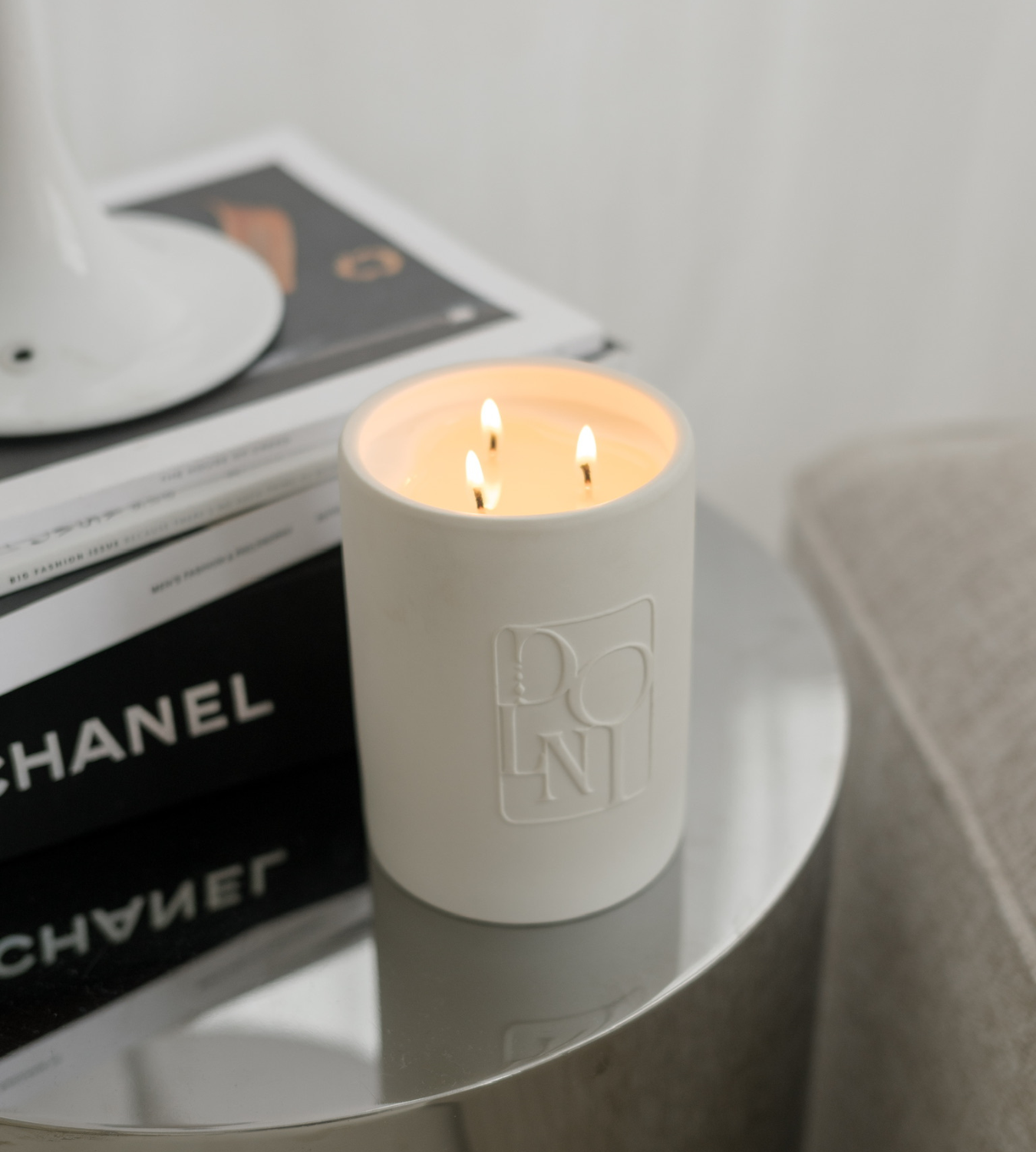 Dolni Large White Ceramic 600g Amber & Patchouli Candle DOLNI