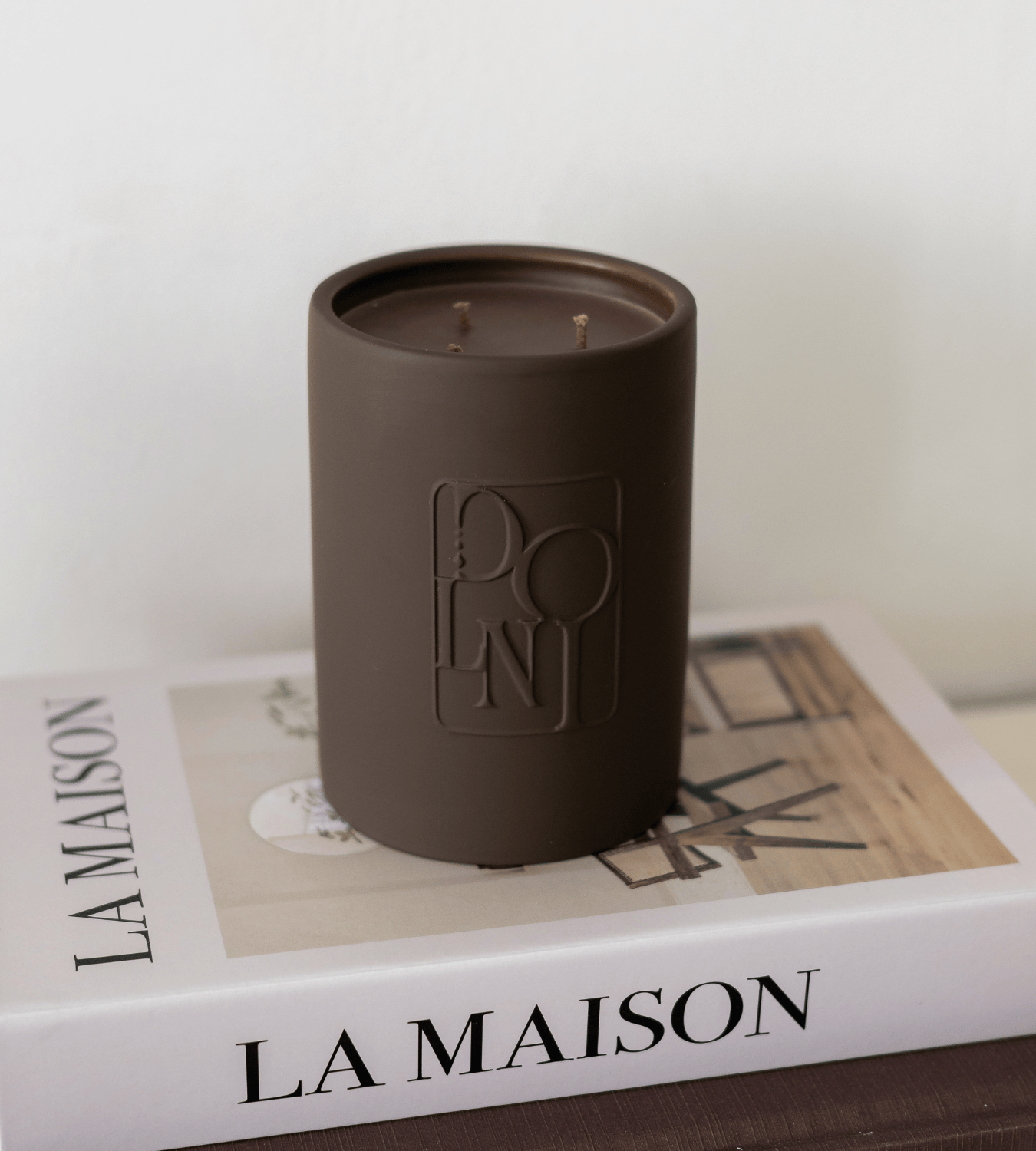 Dolni Large Brown Ceramic 600g Tobacco & Oud Candle DOLNI