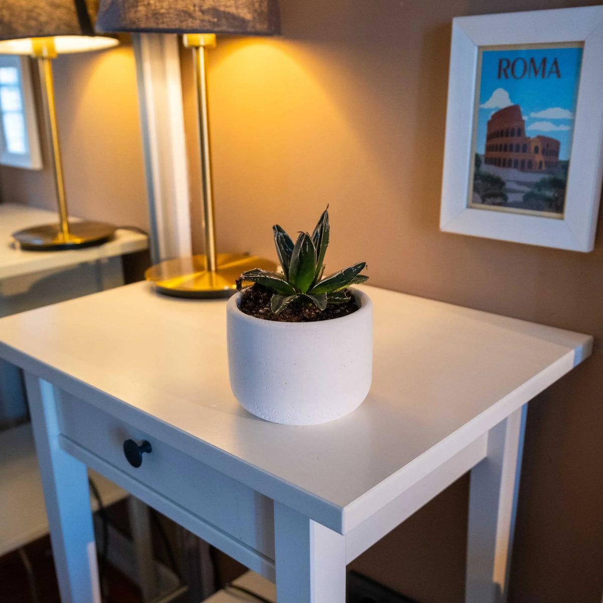 White Concrete Wiener Pot Gloria Home