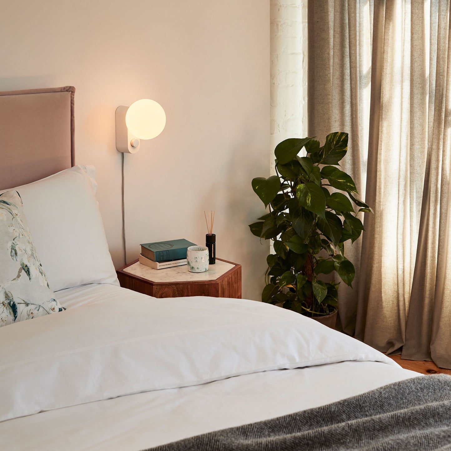Alumina Multi-Use Lamp in Chalk Tala