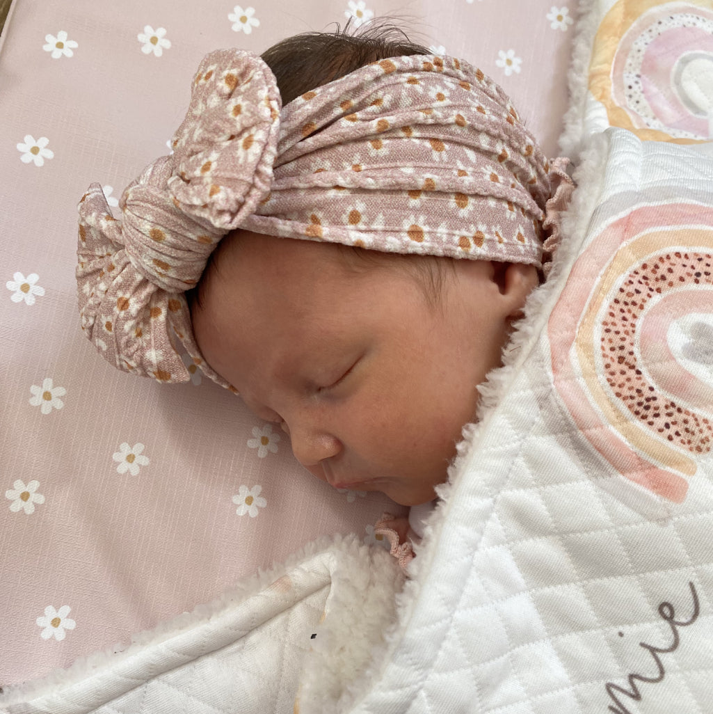 Anti-Roll Wedge Changing Mat - Pink Daisy Print Bobbin and Bumble