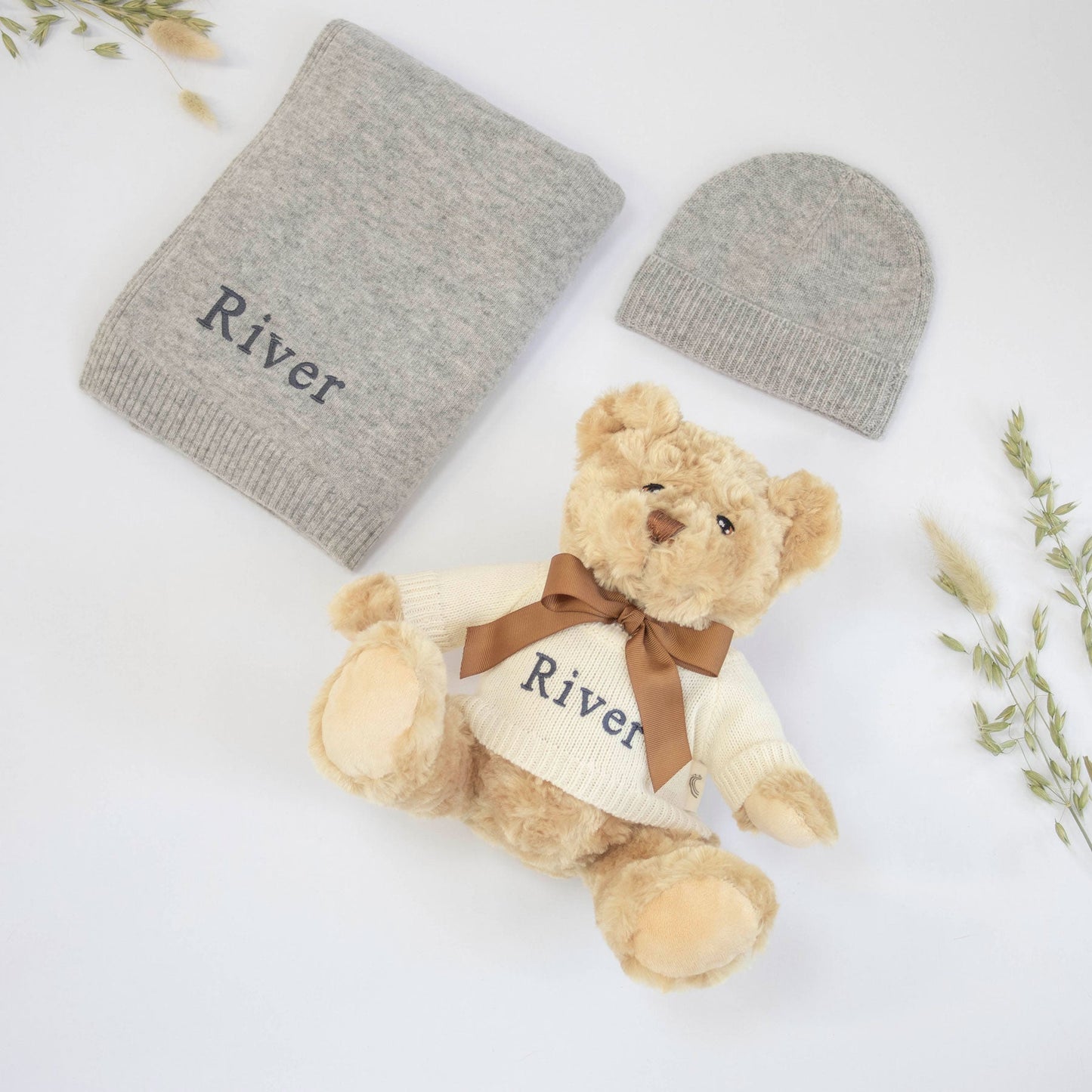 PLAIN CASHMERE SET WITH TEDDY The Baby Gifting Company