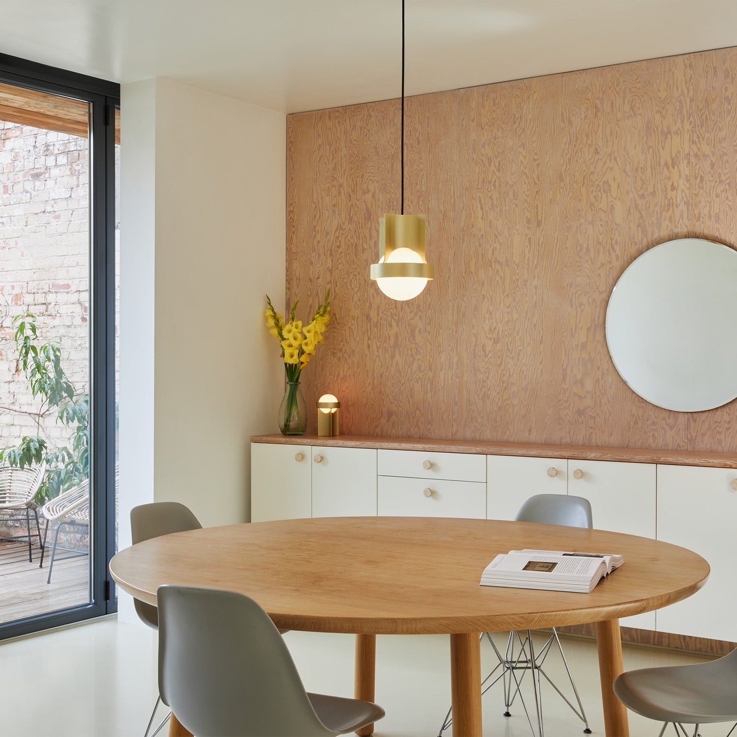 Loop Single Pendant in Gold + Sphere IV Tala