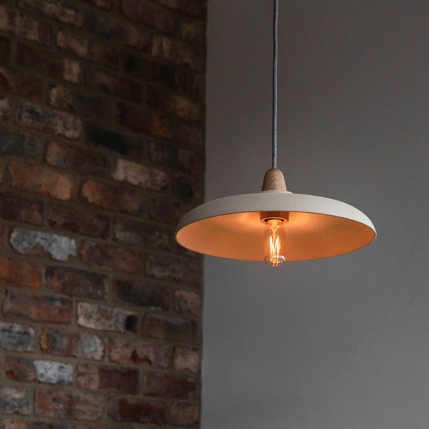 Lurra E27 LED Bulb Tala