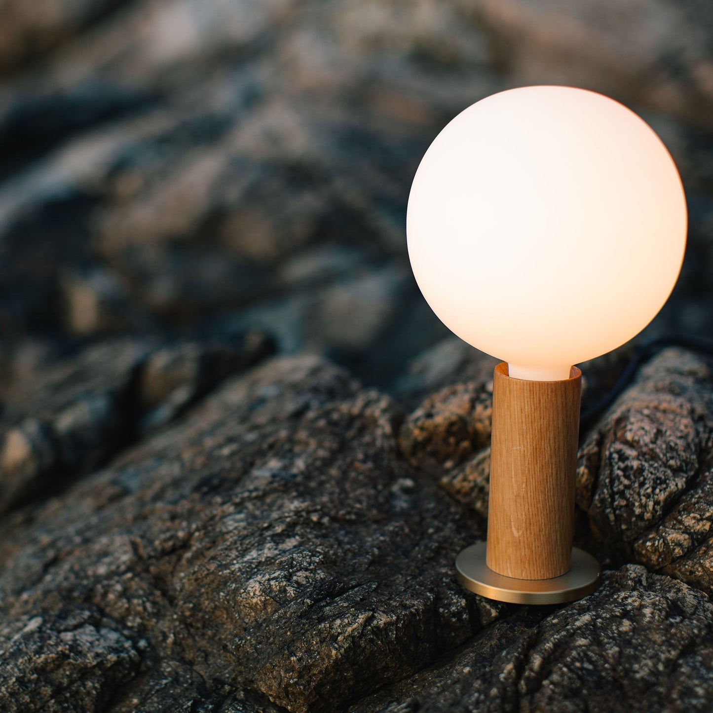 Knuckle Table Lamp in Walnut Tala