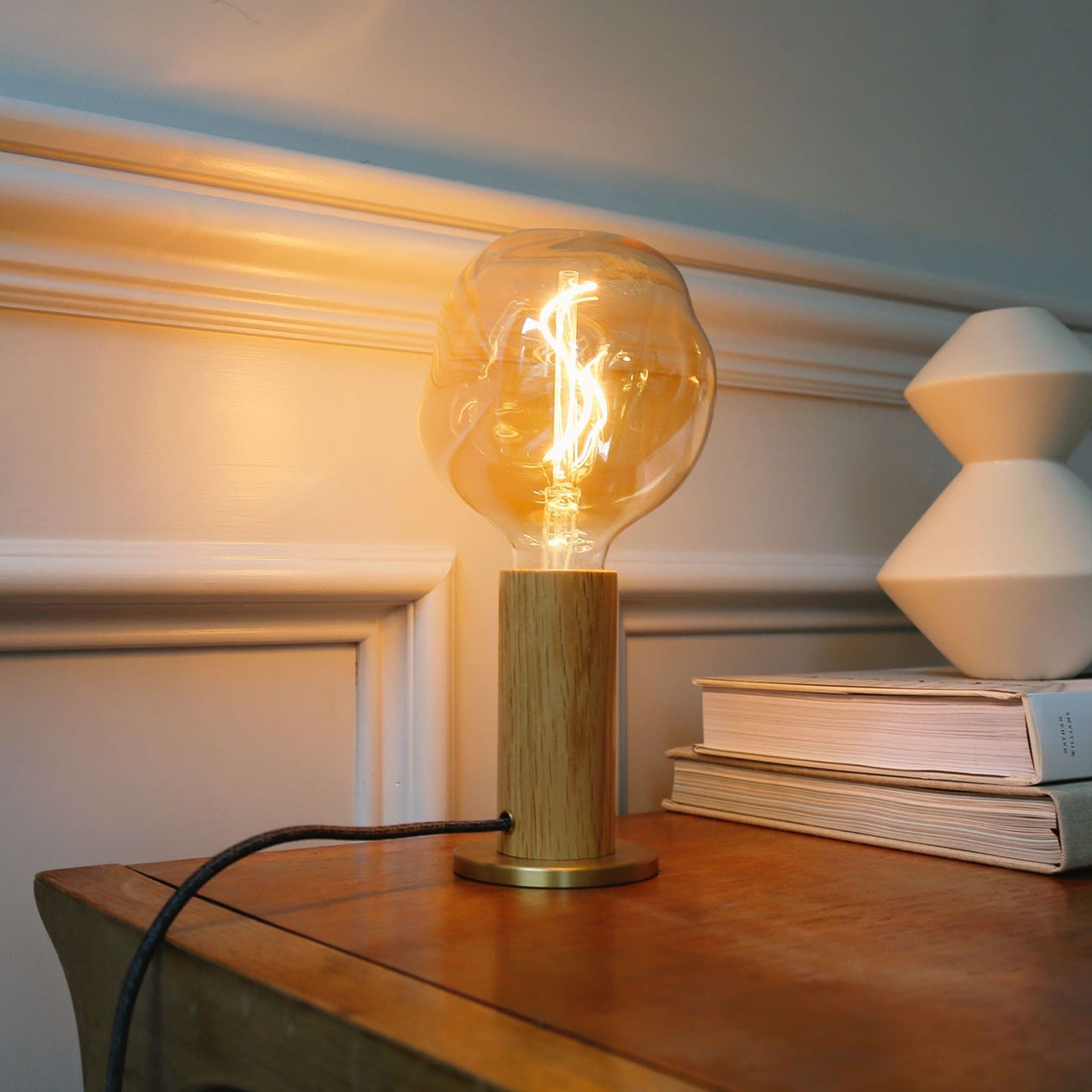 Knuckle Table Lamp in Oak + Voronoi I - Set of 2 Tala