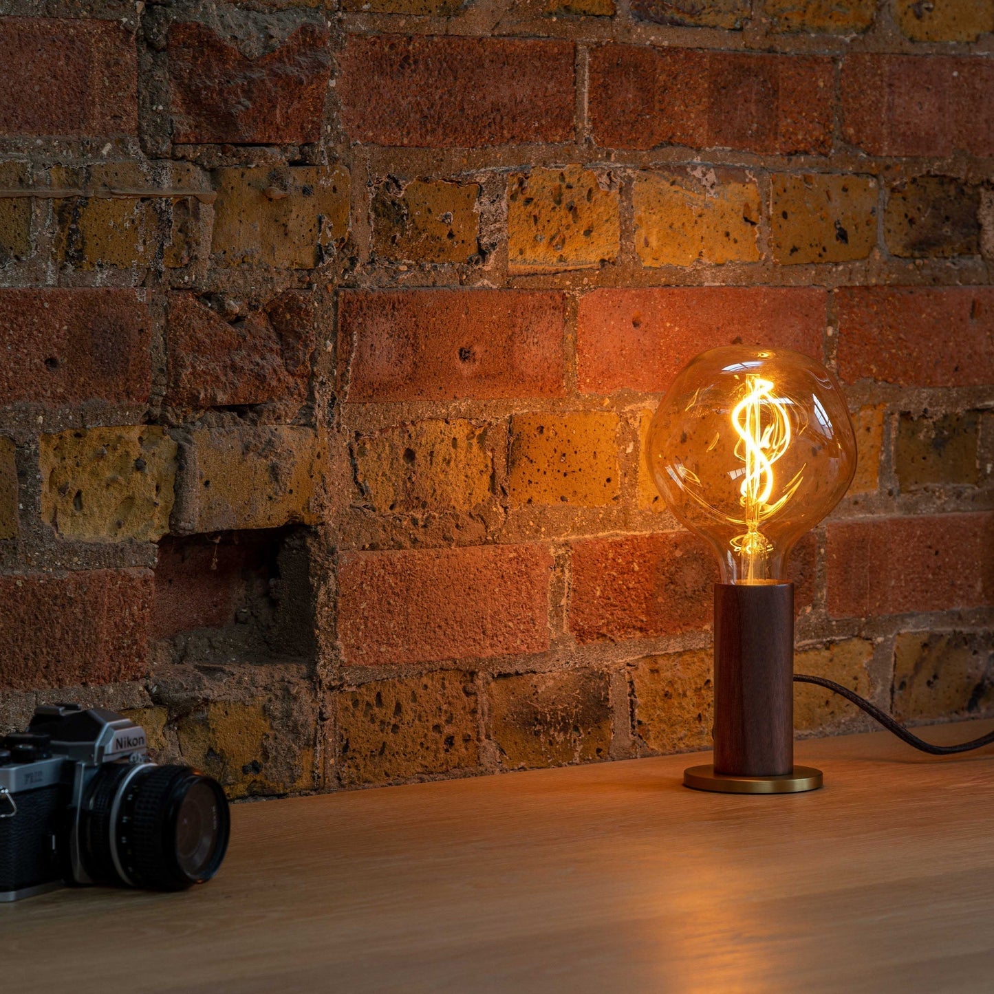 Knuckle Table Lamp in Oak Tala
